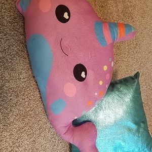 Stuffed animal & mini pillow